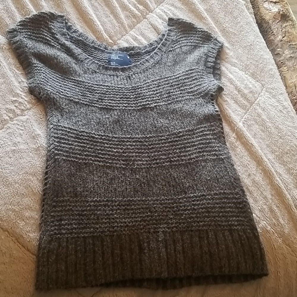 Short sleeved sweater